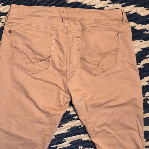 Unionbay size 13 khaki capris skinny - Picture 2 of 3